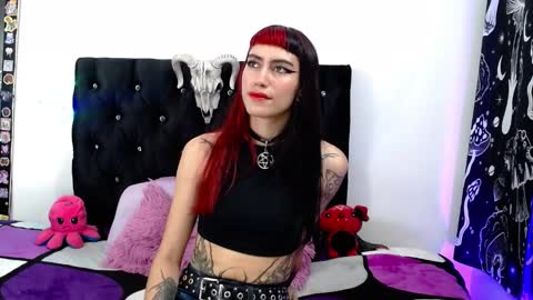 Snapshot of mayaredd chatting on 01/26/25, 04:09 mayaredd online show from 01/26/25, 04:09