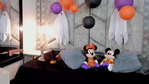 Nicolle Ruselle   Hello my lovely  schedule for great fun from  630 am and end 800 pm Colombian time I wait for you online show from 10/27/25, 11:25