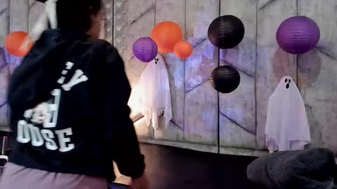 Nicolle Ruselle   Hello my lovely  schedule for great fun from  630 am and end 800 pm Colombian time I wait for you online show from 10/30/25, 11:33