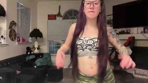 Snapshot of mayhem4ever chatting on 11/15/25, 01:14 mayhem online show from 11/15/25, 01:14