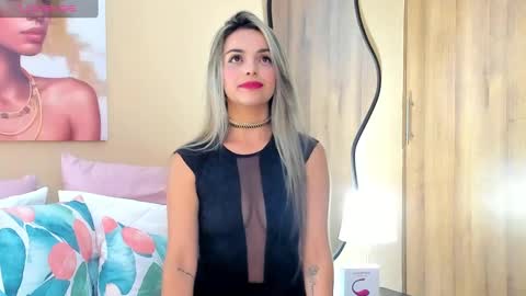 Snapshot of maylinfox chatting on 02/20/25, 02:02 MaylinFox online show from 02/20/25, 02:02