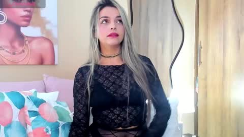 Snapshot of maylinfox chatting on 02/24/25, 01:10 MaylinFox online show from 02/24/25, 01:10