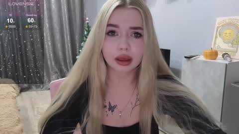 Snapshot of maymallorie chatting on 12/06/24, 04:17 may online show from 12/06/24, 04:17