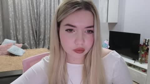 Snapshot of maymallorie chatting on 01/18/25, 06:21 may online show from 01/18/25, 06:21