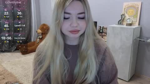 Snapshot of maymallorie chatting on 02/16/25, 04:20 may online show from 02/16/25, 04:20