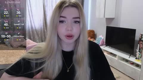 Snapshot of maymallorie chatting on 03/09/25, 07:01 may online show from 03/09/25, 07:01