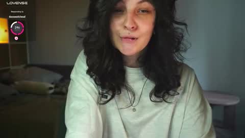 Snapshot of maymary_ chatting on 09/15/25, 05:07 Mary . online show from 09/15/25, 05:07