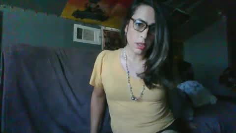 Snapshot of mayra_mayhem chatting on 10/17/25, 08:11 diana doll online show from 10/17/25, 08:11