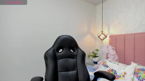 Snapshot of mayroberts chatting on 01/11/25, 12:18 MAY online show from 01/11/25, 12:18