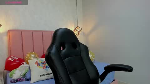 Snapshot of mayroberts chatting on 02/15/25, 12:01 MAY online show from 02/15/25, 12:01