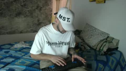 Snapshot of maythedesirelive chatting on 12/25/24, 08:50 thonny online show from 12/25/24, 08:50