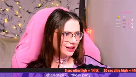 Snapshot of me_hanna chatting on 02/18/25, 11:19 Hanna online show from 02/18/25, 11:19