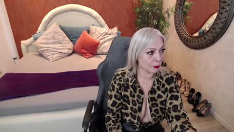 Snapshot of meamandax chatting on 01/11/25, 08:00 meamandax online show from 01/11/25, 08:00