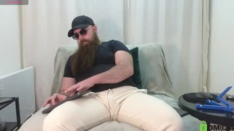 Snapshot of meaty_roll chatting on 02/06/25, 12:11 Meaty Roll online show from 02/06/25, 12:11