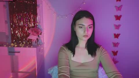 Snapshot of medina_andress chatting on 03/05/25, 04:35 Dina online show from 03/05/25, 04:35