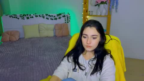 Snapshot of medina_andress chatting on 10/09/25, 09:24 Dina online show from 10/09/25, 09:24