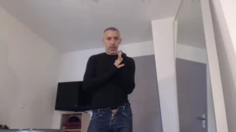 Snapshot of meditmtc chatting on 12/18/24, 11:34 Meditmtc online show from 12/18/24, 11:34