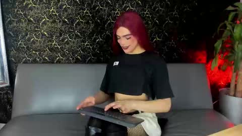 Medusa Ts online show from 11/02/25, 11:23