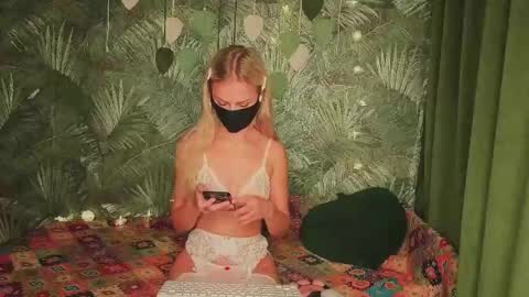 meeeewmeeeeow online show from 10/26/25, 09:31