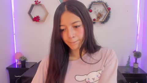 Snapshot of meelanny_ds chatting on 12/23/24, 04:55 online show from 12/23/24, 04:55