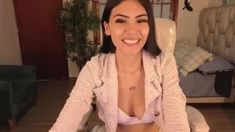 Snapshot of megaan_rosee chatting on 10/24/25, 02:13 Megan online show from 10/24/25, 02:13