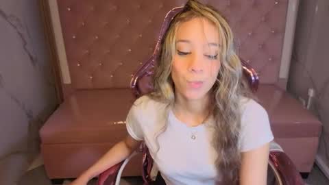 megan_collins_b online show from 11/08/25, 01:00