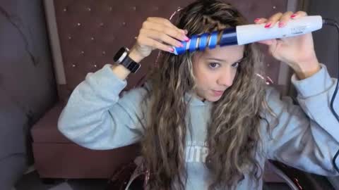 megan_collins_b online show from 11/12/25, 12:49