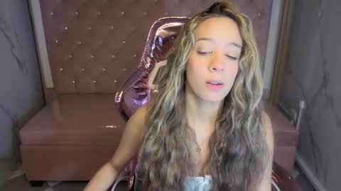 megan_collins_b online show from 11/16/25, 12:44