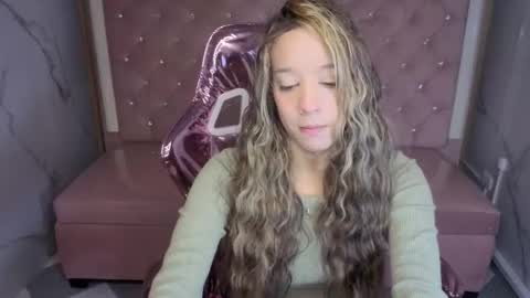 megan_collins_b online show from 11/20/25, 12:49