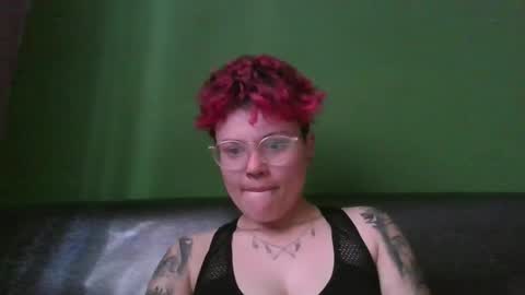 Snapshot of megan_coop3r_ chatting on 12/01/24, 09:26 Megan and sophi online show from 12/01/24, 09:26
