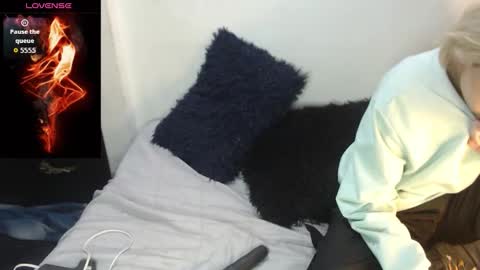 Megan and sophi online show from 11/16/25, 01:33