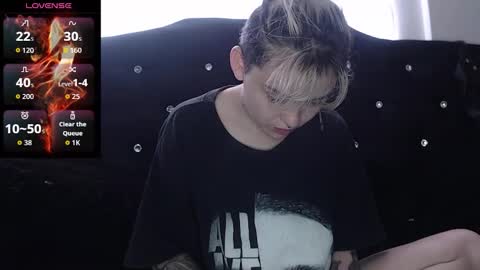 Megan and sophi online show from 11/21/25, 05:33