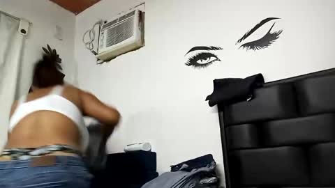 Snapshot of megan_greyxx chatting on 11/19/25, 01:27 megan_greyxx online show from 11/19/25, 01:27