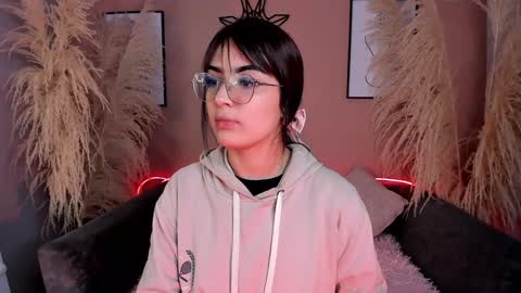 Snapshot of megan_moore__ chatting on 01/06/25, 12:35 online show from 01/06/25, 12:35