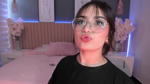 Snapshot of megan_moore__ chatting on 02/04/25, 04:08 online show from 02/04/25, 04:08