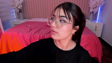 Snapshot of megan_moore__ chatting on 02/07/25, 06:56 online show from 02/07/25, 06:56