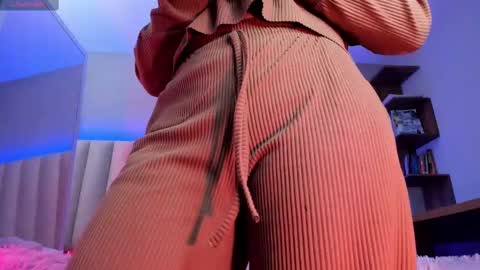 Snapshot of megan_moore__ chatting on 02/19/25, 12:00 online show from 02/19/25, 12:00