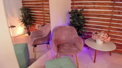 Snapshot of megan_raiin chatting on 02/21/25, 07:45 megan_raiin online show from 02/21/25, 07:45