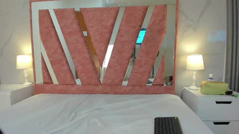 Megan Sweet online show from 10/25/25, 06:32