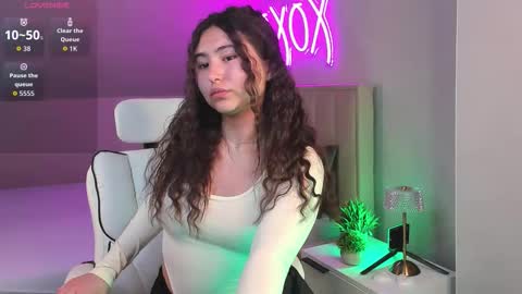 Snapshot of megan_williamms chatting on 09/18/25, 08:16 Megan online show from 09/18/25, 08:16