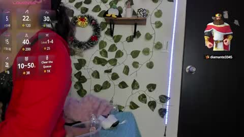 Snapshot of megan_xoxo1 chatting on 12/11/24, 12:44 Megan online show from 12/11/24, 12:44