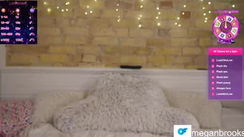 Megan Brooks online show from 11/28/25, 10:18