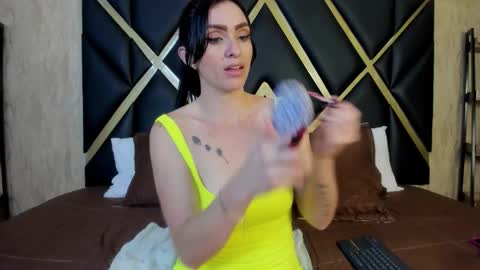 Snapshot of meganhofman chatting on 11/15/25, 03:26 Megan Hofman online show from 11/15/25, 03:26