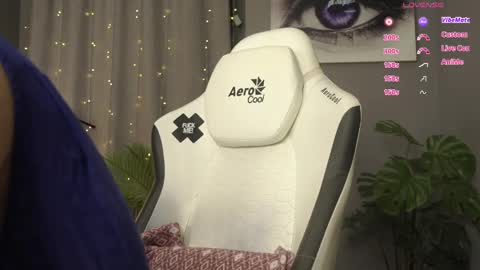 MeganieX online show from 10/25/25, 01:24