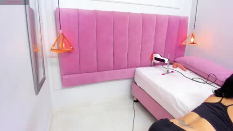 Megan  online show from 10/11/25, 07:45