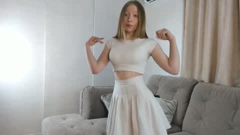 Snapshot of megansuns chatting on 10/30/25, 03:13 Megan online show from 10/30/25, 03:13