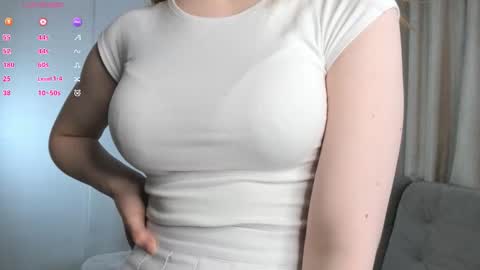 Snapshot of megansuns chatting on 11/01/25, 03:14 Megan online show from 11/01/25, 03:14