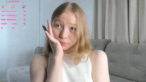 Snapshot of megansuns chatting on 11/21/25, 03:22 Megan online show from 11/21/25, 03:22