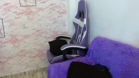 Snapshot of megansweet2 chatting on 10/27/25, 12:09 megansweet2 online show from 10/27/25, 12:09