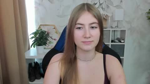Snapshot of meganx_candy chatting on 09/15/25, 12:27 Megan online show from 09/15/25, 12:27